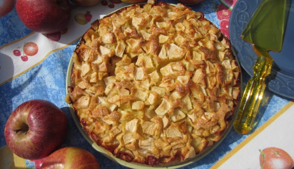 torta di mele e yogurt gustosa