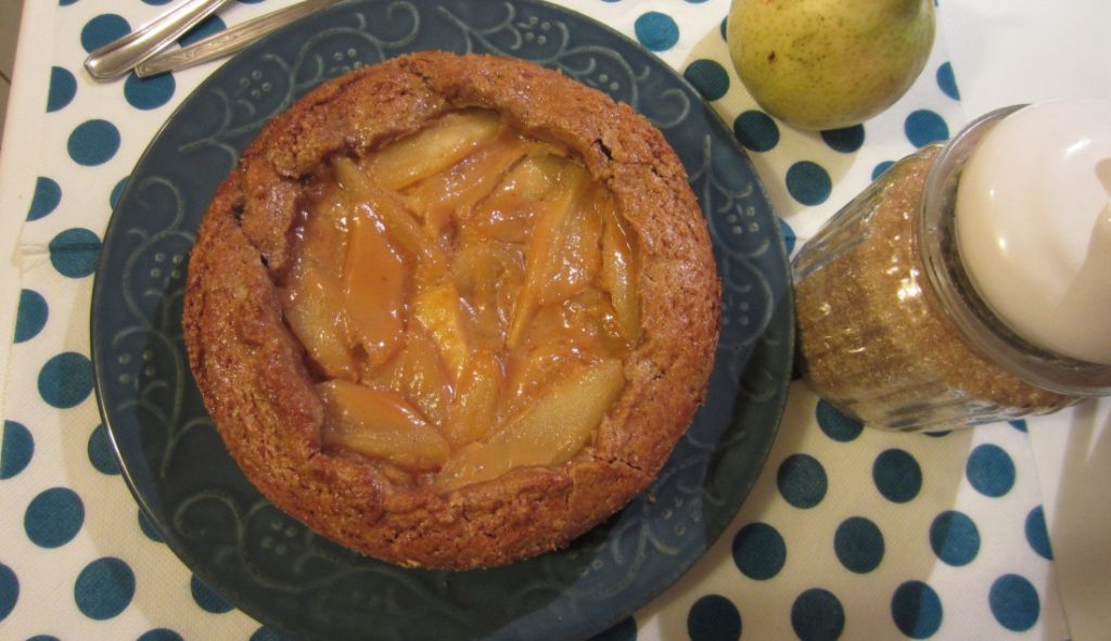 crostata al cacao con pere e caramello