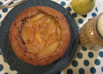 crostata al cacao con pere e caramello