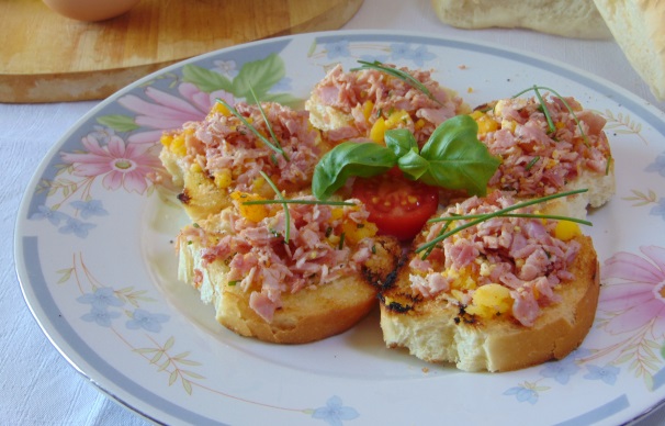 Servite subito vostri crostini Rigoletto.