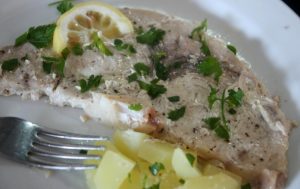 pesce spada al cartoccio_ Impiattamento finale: pesce spada al cartoccio_
