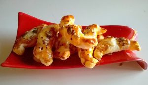 mini cornetti salati di pasta sfoglia mini cornetti salati di pasta sfoglia