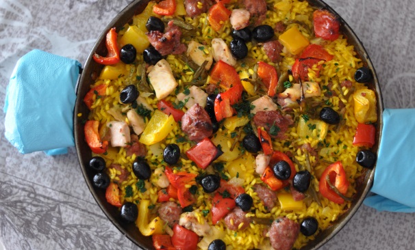 Ed ecco una foto della paella valenciana, pronta per essere servita.