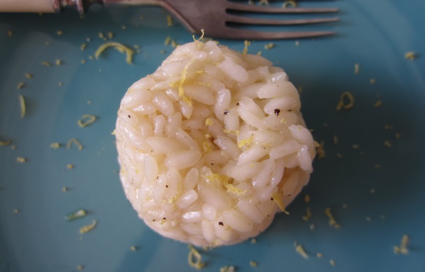 Servite il vostro risotto al pepe e limone caldo oppure freddo.