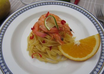 tagliatelle agrumi e gamberetti