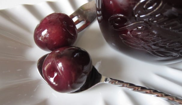 Servite le ciliege al vino rosso fredde, da sole oppure abbinate ai altri ingredienti ed alimenti.