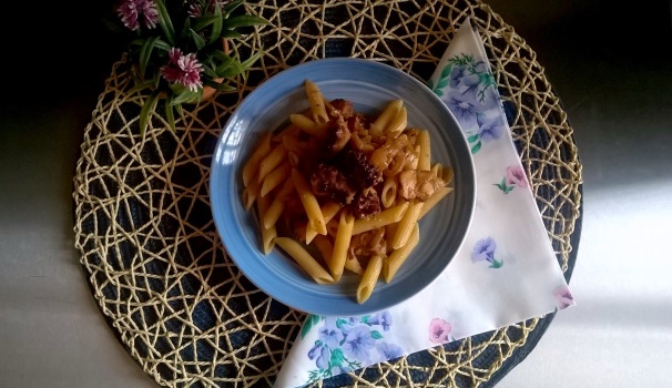 Servite la vostra genovese di polpo con una manciata abbondante di pecorino grattugiato e qualche fogliolina di salvia fresca.