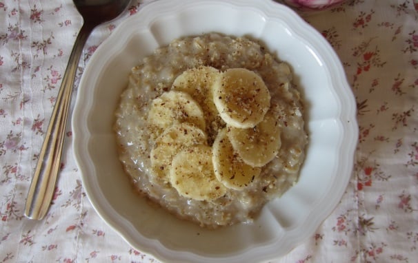 Servite subito il vostro porridge e iniziate a gustare la vostra colazione tipicamente inglese.
