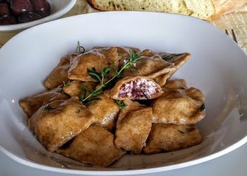 ravioli di farro con feta e olive