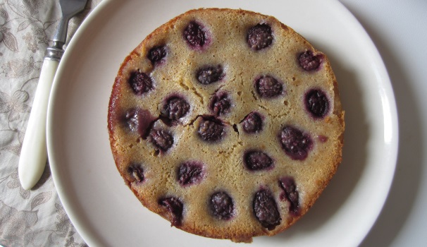 A questo punto non vi resta che servire il vostro delizioso clafoutis alle ciliegie.