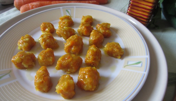 I vostri gnocchetti alle carote e curcuma sono pronti per essere conditi e serviti in tavola.