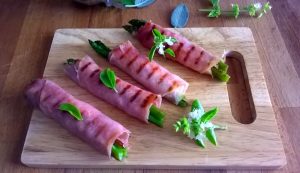 involtini di prosciutto cotto e asparagi Impiattamento finale: involtini di asparagi