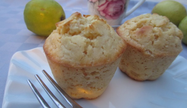 Servite i vostri muffin al limone tiepidi oppure freddi.