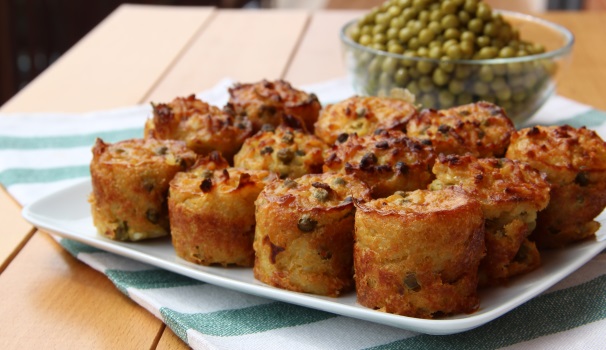 Ed ecco i  muffin salati con riso e piselli pronti per essere serviti in tavola.