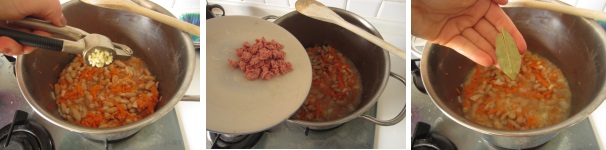 Sbucciate l’aglio, schiacciatelo e aggiungetelo ai fagioli. Sbriciolate la salsiccia (potete anche aggiungere dei cubetti di pancetta) e unitela ai fagioli. Rimescolate e continuate a cuocere. Mettete nella pentola una foglia di alloro. 