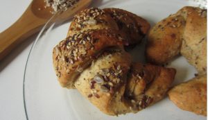 Cornetti ai cereali e miele facili Cornetti ai cereali e miele facili