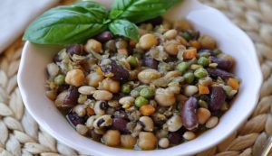 Minestrone di legumi Minestrone di legumi