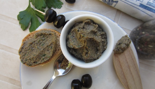 Ed ecco la tapenade pronta da servire.