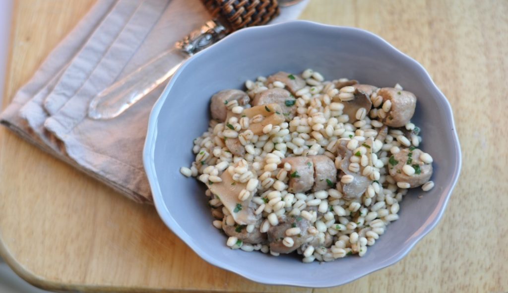 Orzo con funghi e salsiccia ricetta veloce