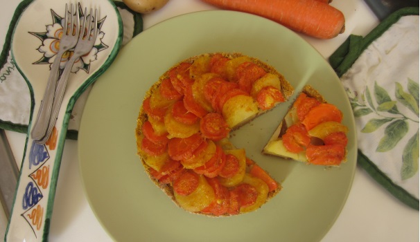 Mangiate la torta salata di carote e patate calda oppure fredda, come preferite.