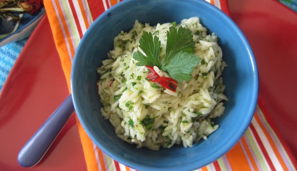 Servite subito l’arroz verde ben caldo.