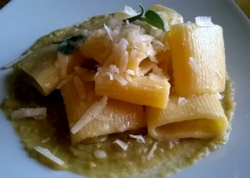 paccheri burro e salvia con crema di ceci