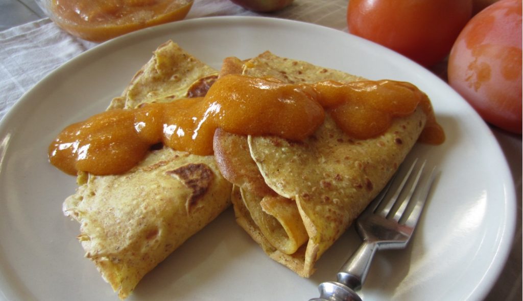 Crepes di farina di castagne con crema di cachi deliziose