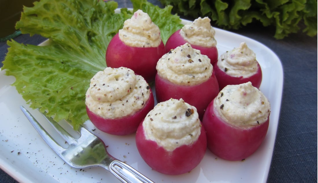 Ravanelli ripieni con crema di ricotta salata antipasto