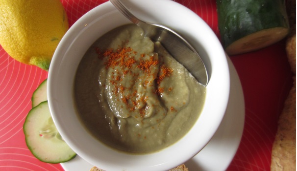 Ed ecco pronta questa deliziosa vellutata di cetrioli e avocado, adatta per ogni pasto.