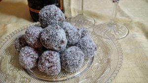 tartufini di avocado e cocco tartufini di avocado e cocco