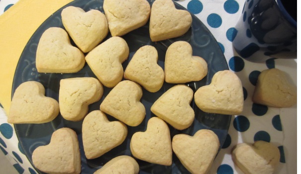 I biscotti al burro appena sfornati profumeranno di burro e vaniglia tutta la casa. Eccoli pronti per essere gustati!