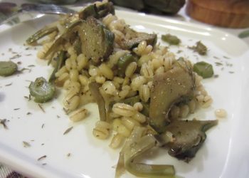 Orzo con carciofi e timo saporito