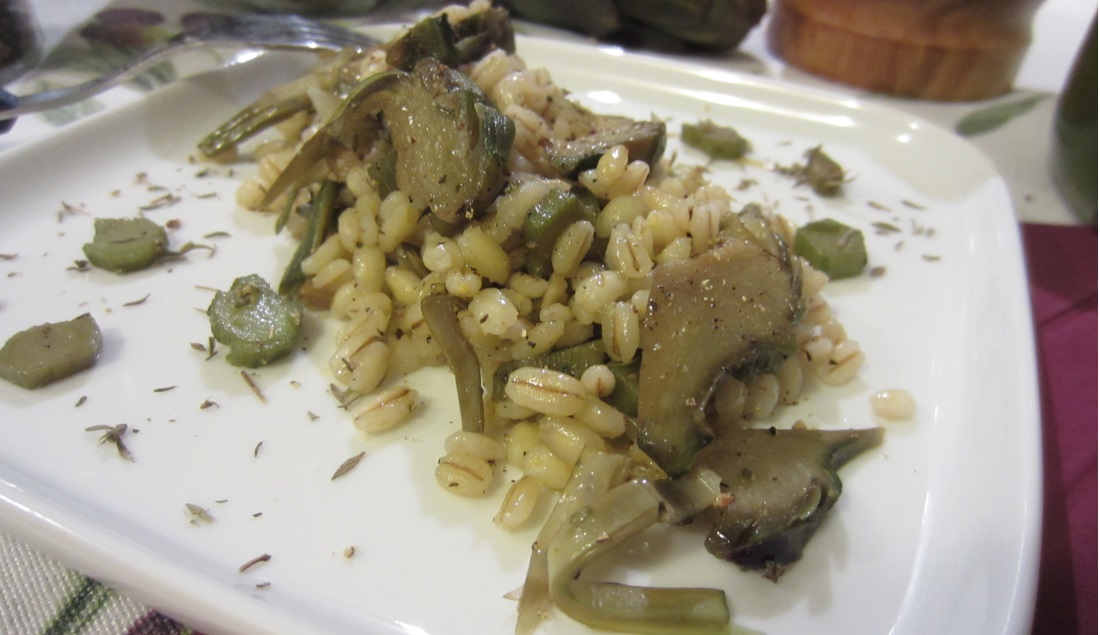 Orzo con carciofi e timo saporito