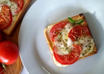 Impiattamento finale: Caprese calda ricetta facile