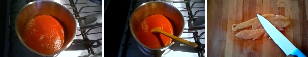 Per preparare i medaglioni di pollo alla parmigiana iniziate dal sugo di pomodoro. Versate la passata di pomodoro in un pentolino, aggiungete due cucchiai di olio e un pizzico di sale e cuocete per 25-30 minuti a fuoco dolce. Una volta cotta, spegnete la fiamma e tenetela da parte. Nel frattempo prendete le fette di petto di pollo e battetele leggermente con un batticarne per assottigliarle.