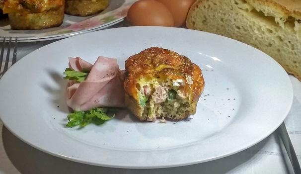 Ed ecco l’omelette muffin pronta per essere servita in tavola.