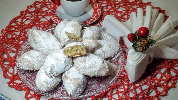 Ed ecco i ricciarelli di Siena pronti per essere serviti.