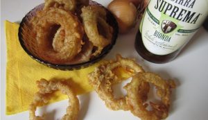 Anelli di cipolla in pastella di birra bionda
