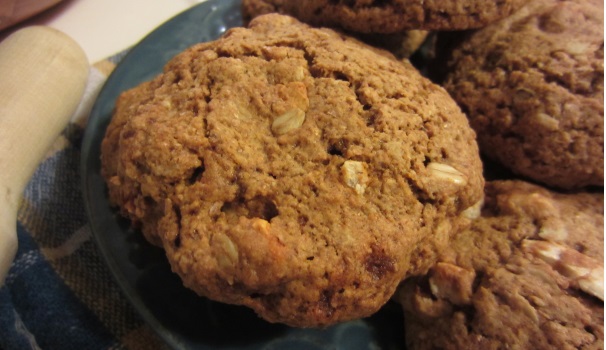 I biscotti Anzac sono pronti, profumati e deliziosi, ottimi per la prima colazione o per una sana merenda.