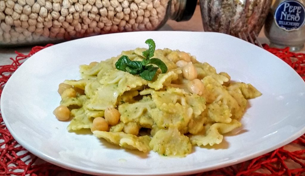 farfalle con crema di ceci alla menta