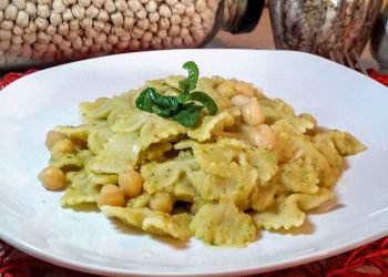 farfalle con crema di ceci alla menta