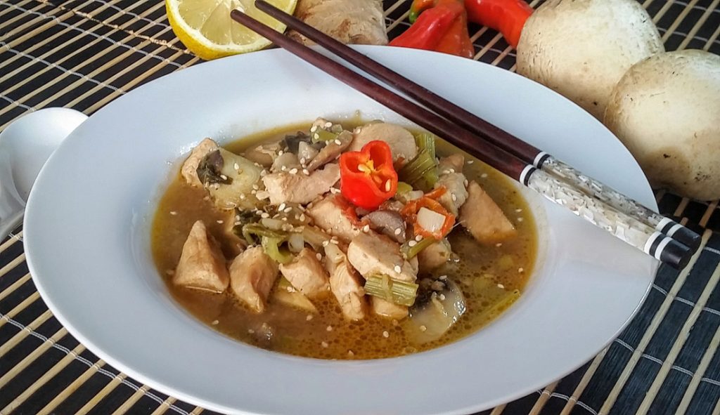 zuppa thailandese di pollo