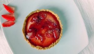 Crostatine con crema di yogurt e fragole Crostatine con crema di yogurt e fragole
