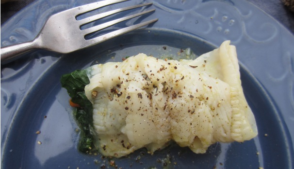 Servite gli involtini di rombo subito, conditi con limone, olio, sale e pepe.
 