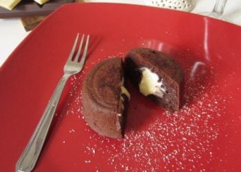 Lava cake con cuore di cioccolato bianco