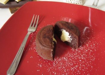 Lava cake con cuore di cioccolato bianco