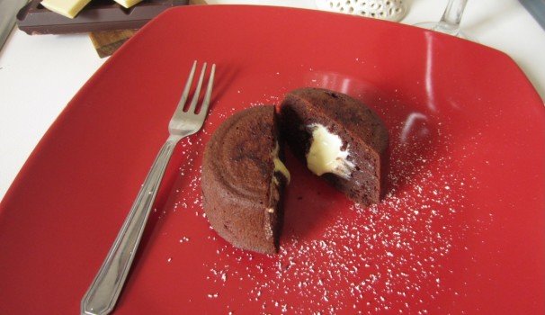 Lava cake con cuore di cioccolato bianco