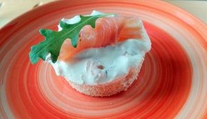Mini cheesecake al salmone Impiattamento finale: mini cheesecake al salmone