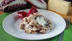 Orecchiette al radicchio con crema al Parmigiano Orecchiette al radicchio con crema al Parmigiano