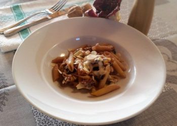 Pasta al forno con radicchio e scamorza